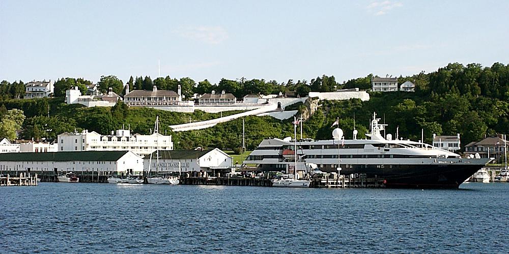 Fort Mackianc and cruise ship Le Levant