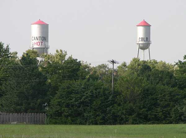 hot and cold water towers - Canton, Kanas