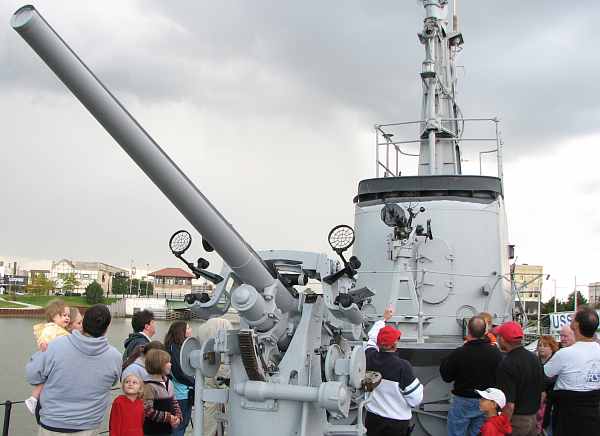 40 millimeter submarine deck gun