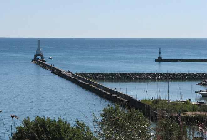 Port Washington Pierhead lighthouse