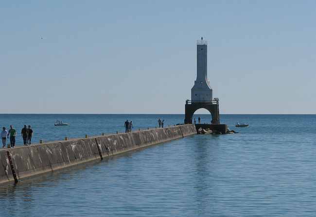 art deco Port Washington pierhead lighthouse