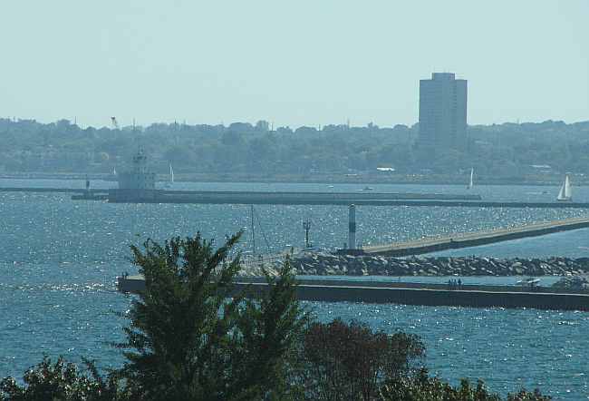 Milwaukee pier head lights