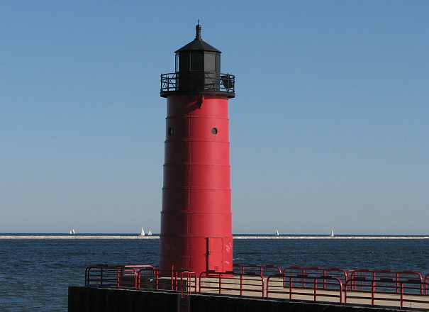 Milwaukee Pier Head Light