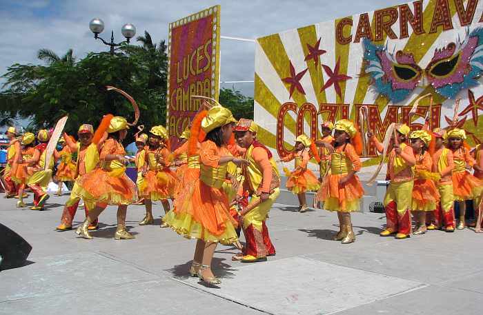 Carnaval children dancing