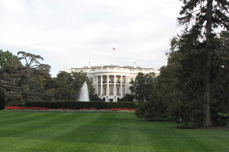 Fountain and White House in Washington D. C.