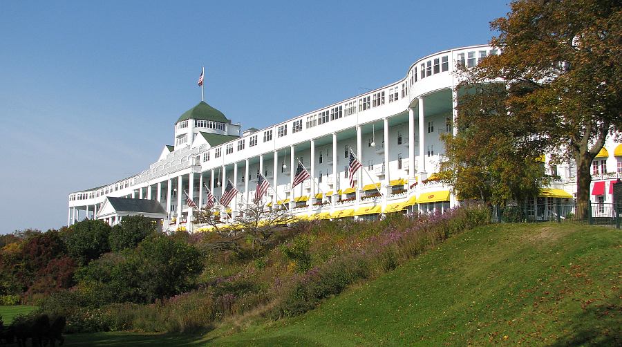 Download this Grand Hotel Mackinac Island Michigan picture