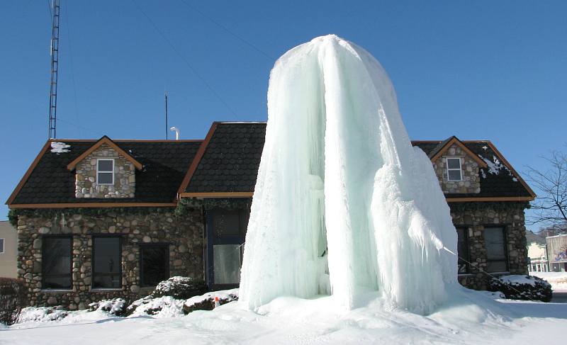 Mackinaw City 2009 Ice Tower