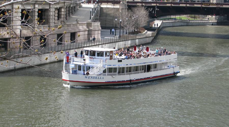 Wendella tour boat in the Chicago River