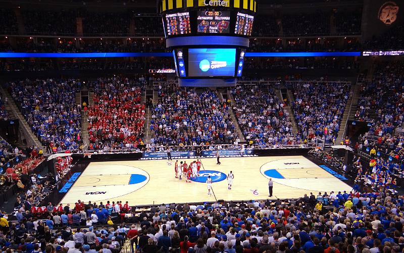 Western Kentucky University, Sprint Center, Kansas