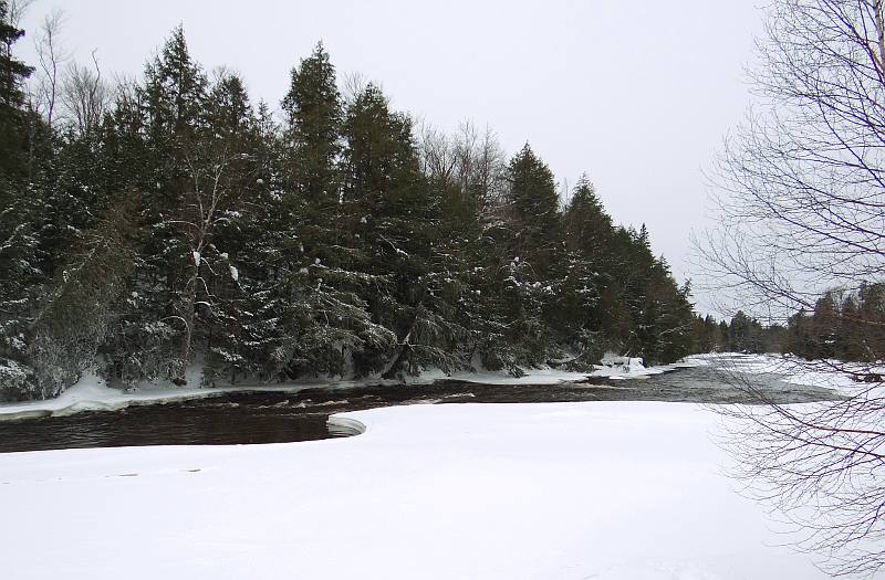 Tahquamenon River in winte