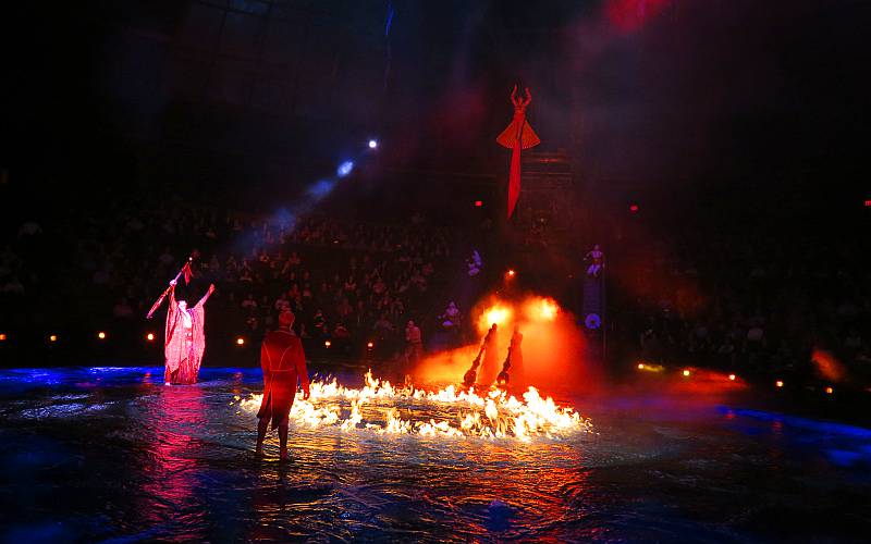 Flames and water during Le Rve
