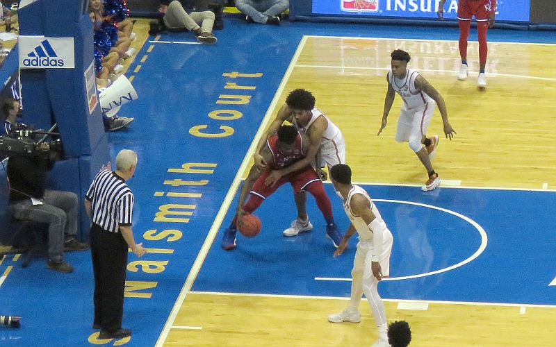 Texas Longhorn intentionally fouling Udoka Azubuike