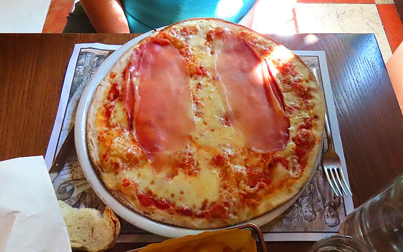 Prosciutto pizza - Rome Italy