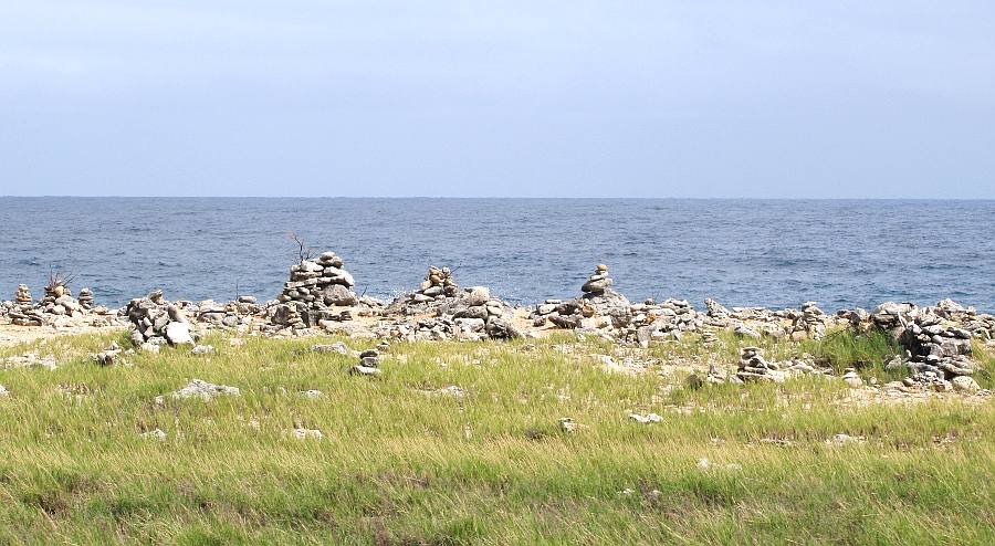 Aruba lucky stone piles