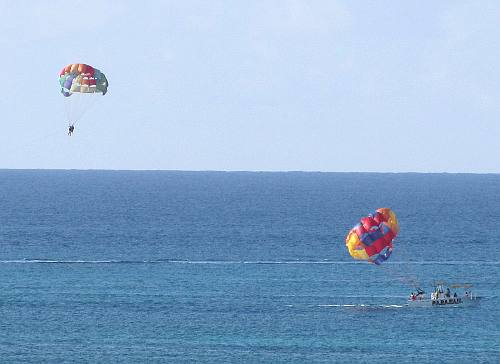 Parasailing in Aruba