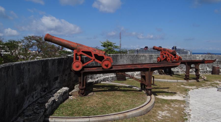 Fort Fincastle cannons - Nassau