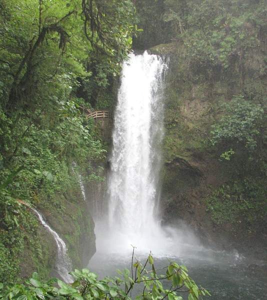 Magia Blanca waterfall - La Paz Waterfall Gardens
