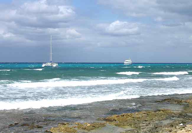 Ocean and boats off Cozumel