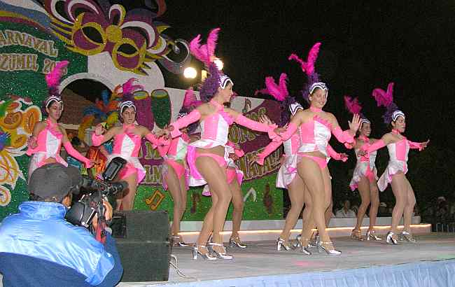 Carnival danzers on Cozumel
