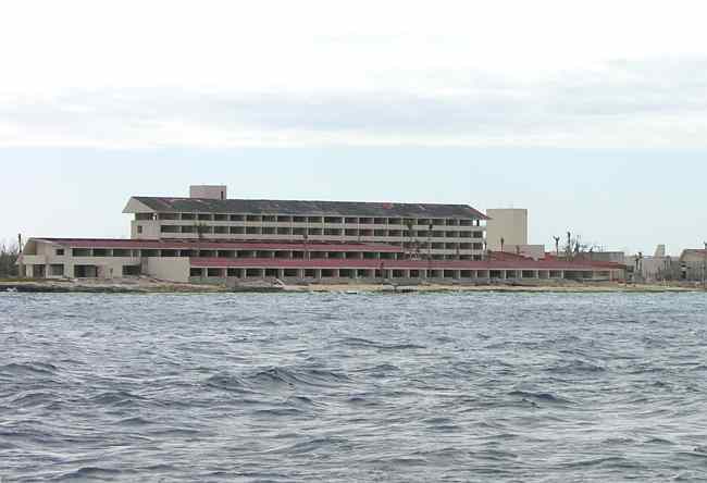 Hurricane damaged Hotel Presidente - Cozumel