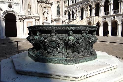 Doge's Palace wellhead