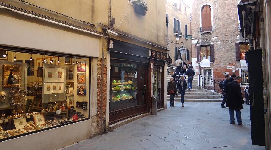 Calle delle Ostreghe - Venice, Italy