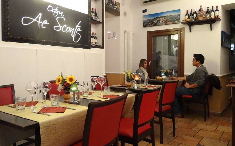 Osteria Ae Sconte dining room - Venice, Italy