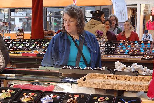 Linda shopping in the Piazza delle Erbe market