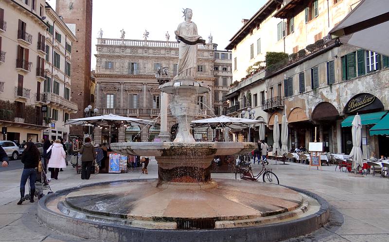 Madonna Verona fountain