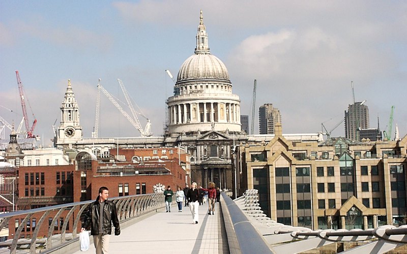 Saint Paul's Catherdral ant the Millennium Bridge