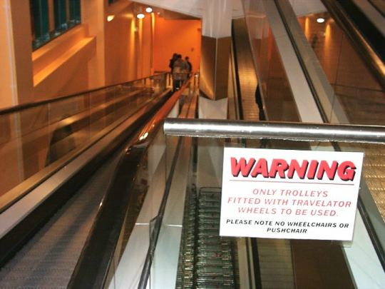 Travelator trolly (shopping cart) escalator