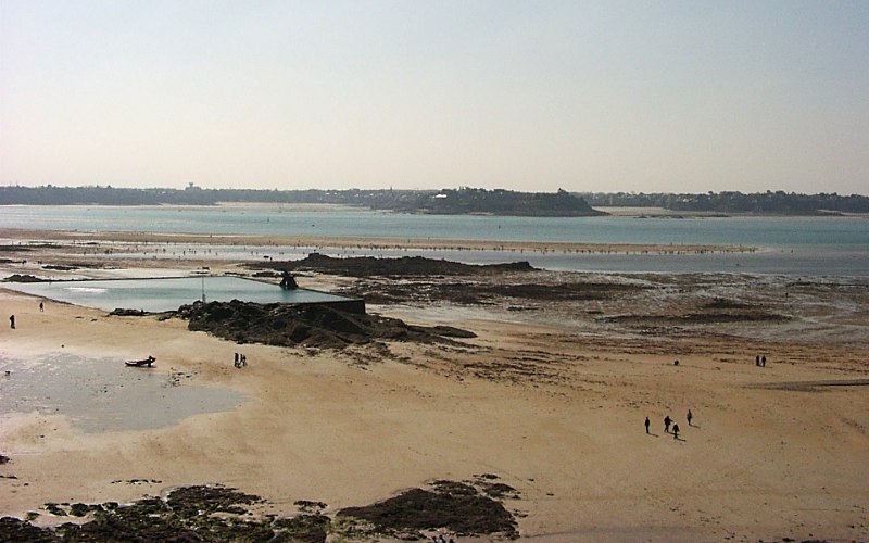 Ocean swiming pool at Saint-Malo