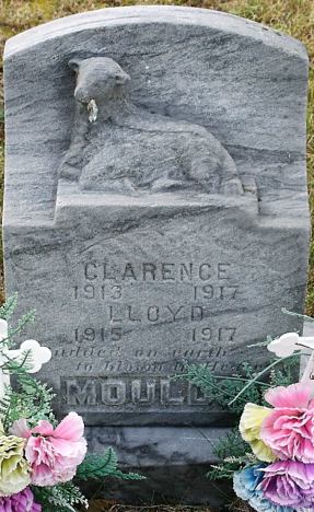 Clarence Molds, Lloyd Molds