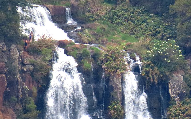 Waipo'o Falls hikers