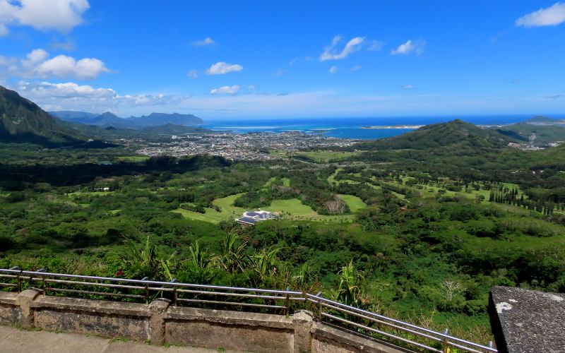 Nu'uanu Pali Lookout - Kaneohe, Hawaii