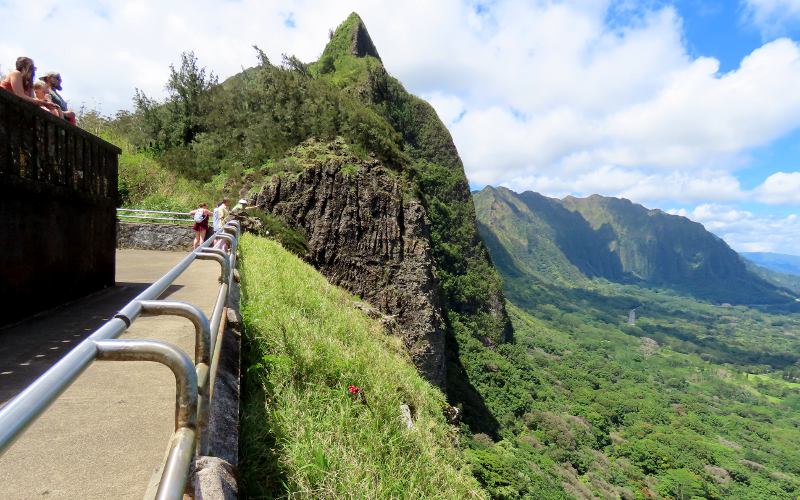 Nu'uanu Pali Lookout Cliff