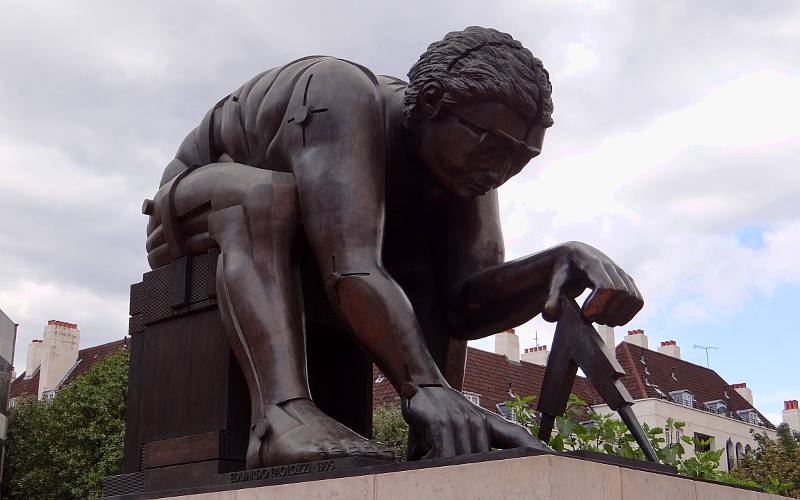 Albert Einstein statue at the Brisitsh Library