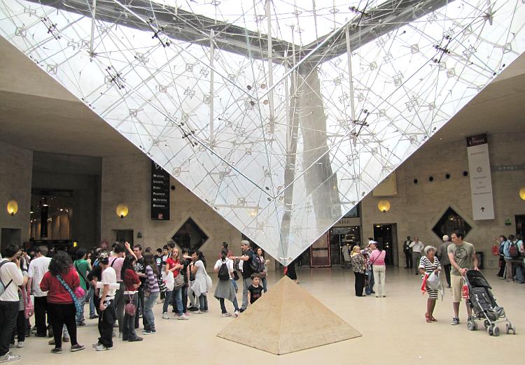 Pyramide Inverse - the Louvre