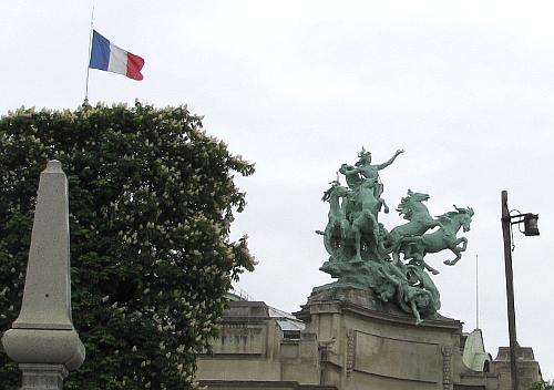 Recipon's quadrigas near the Seine River