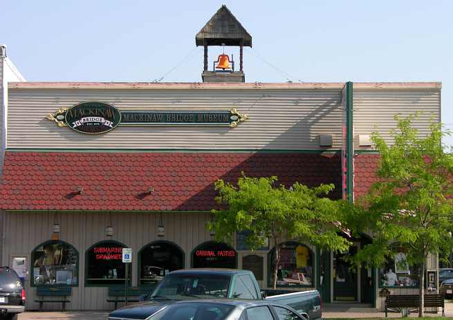 MaMa Mia's and the Mackinaw Bridge Museum