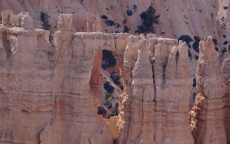 Hoodoo arch in Bryce National Park