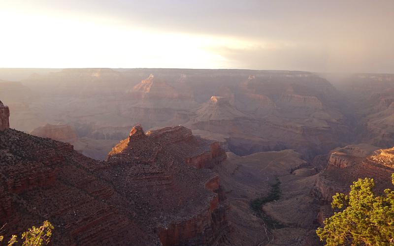 Grnad Canyon in evening sunlight