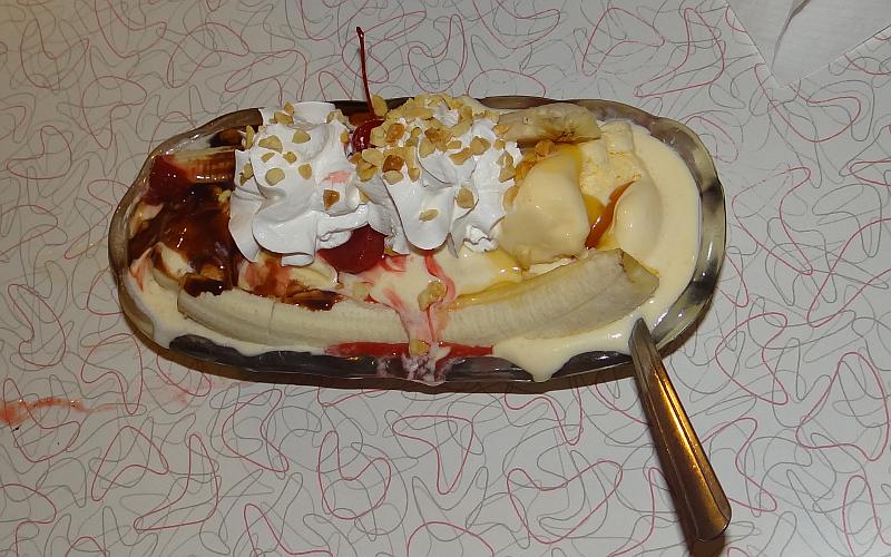 Mr D'z Route 66 Diner banana split